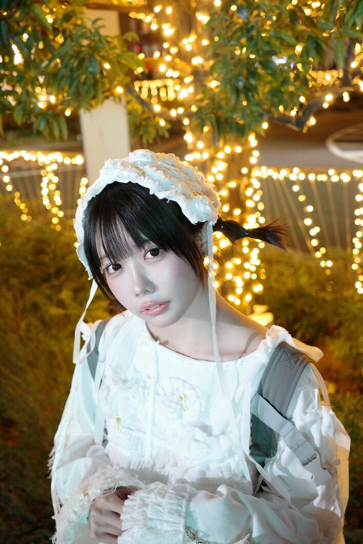 天使が舞い降りた」あのちゃん ミニ丈ワンピで美脚際立つコーデ披露