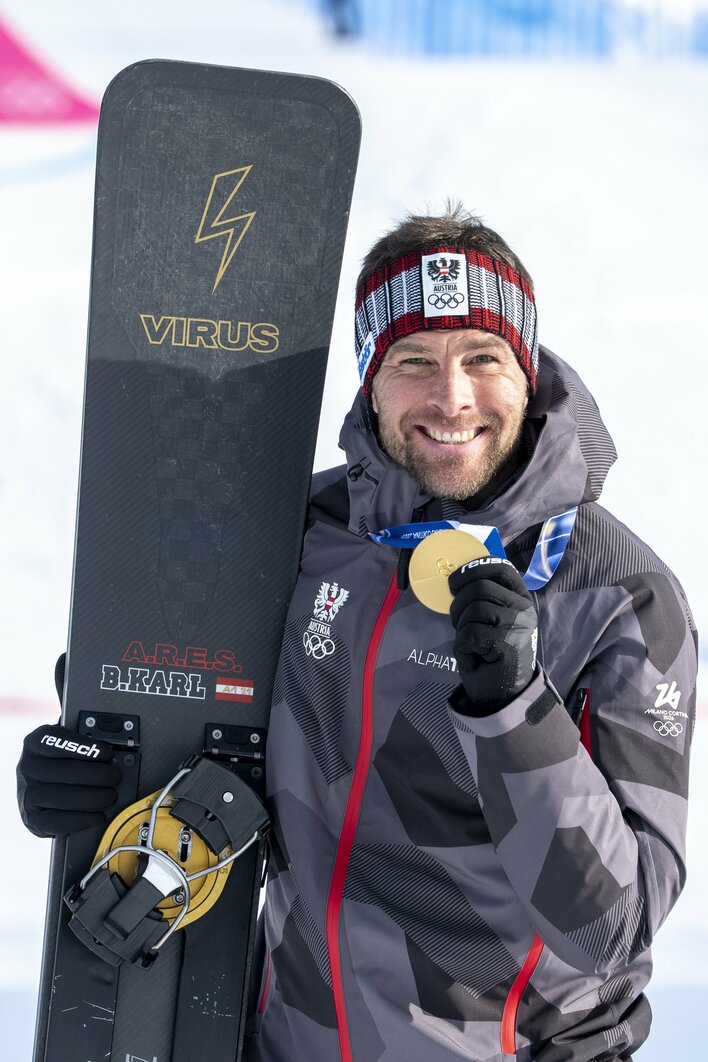 雪山で上裸…」信じられない勝利の“喜び爆発”姿が話題！極寒で全身