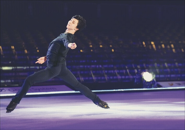 羽生結弦の10年分が詰まった写真集があす発売！地上で集中する姿や