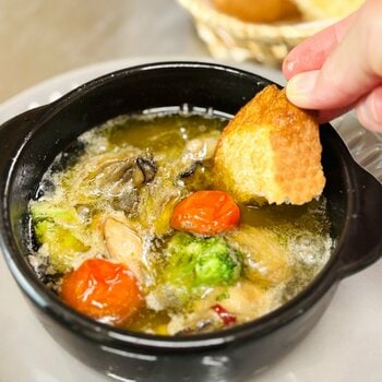人気1位は「牡蠣」！魔法のパスタ伊集院店、アヒージョ6種類の人気ランキングを発表