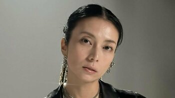 「唯一無二すぎ」柴咲コウ 絶対領域見せのニーハイブーツ姿を披露！スタイル際立つクールな写真の数々に「爆イケすぎます」