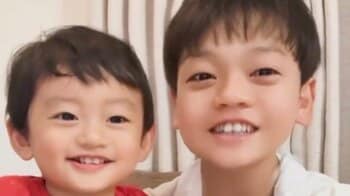 おばたのお兄さん 2歳息子と“双子”『ま～きのっ！』を披露！大きな口を開けた歌唱姿に「まぁぁぁぁ可愛いよ〜」「紛れもなく貴方の子供です！」