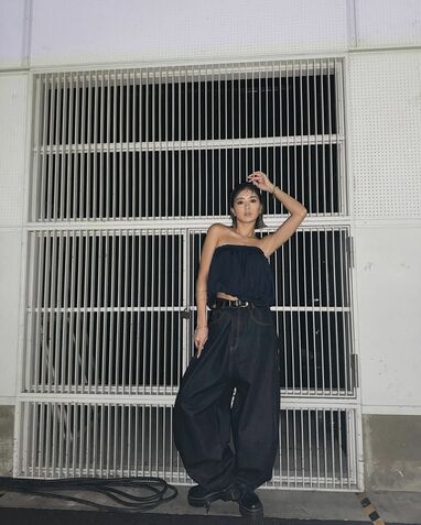 くびれも腹筋も素敵過ぎ」みちょぱ “ブラトップ風”衣装で鍛え上げられ