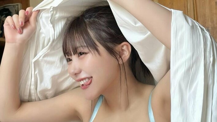 田中美久 ランジェリー姿で美腹筋を披露！大人っぽい表情でベッドに横たわる姿など写真集オフショットにファンくぎ付け「太陽よりまぶしい」