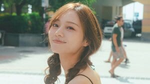 「沼ること間違いなし」乃木坂46梅澤美波 大胆肌見せワンピ×おさげ髪 先行カット第12弾が解禁 2nd写真集『透明な覚悟』