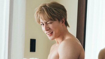 白濱亜嵐 “シャワーシーン”ショット公開 まるで彫刻！“過去最大露出”をした腹筋バキバキ肉体美に注目 8年ぶり2nd写真集