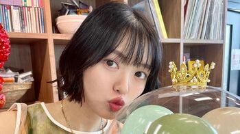 北原里英(33)　ハンギョドンのバースデーケーキと2S披露　自身の生誕イベントを楽しむ姿に「ほんとうにかわいい」との声が！