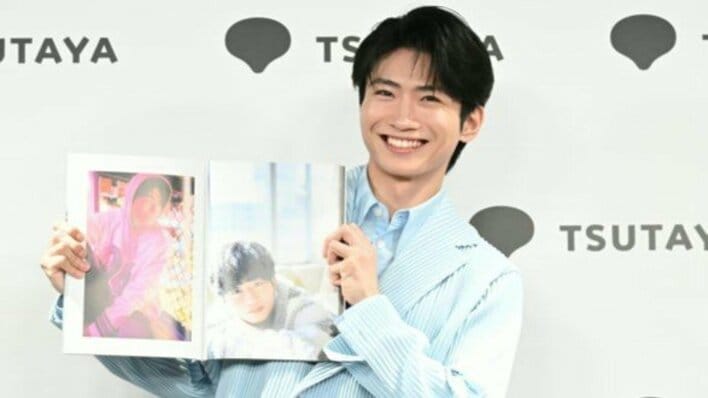 【画像27枚】注目の俳優・木村魁希　初写真集発売記念会見の様子と写真集の先行カットを見る