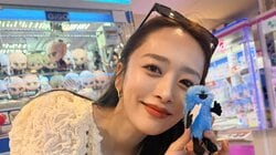 3児の母・近藤千尋 シンガポール旅行で2歳三女が“推し”ケーキ持ったお祝い写真公開！ユニバやマーライオンなど観光満喫する様子に「羨まし過ぎ」