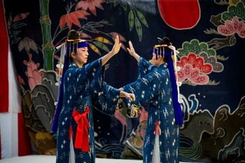 【星のや竹富島】島の重要無形民俗文化財を識り、奉納芸能や伝統の儀式に没入するプログラム「種子取祭（タナドゥイ）滞在」を提供
