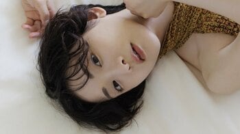元乃木坂46・生駒里奈10年ぶり最新写真集の先行カット解禁！思い出の地・奄美大島で魅せる新たな魅力　写真集『ルリカケス』が8月21日発売！