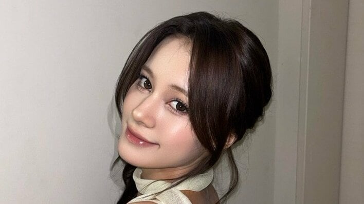 「芸術品を拝んでる気分」NiziU・NINA 透明感あふれる新ビジュアルを公開！アンニュイな表情の儚げショットにファン歓喜「最高すぎます♡」