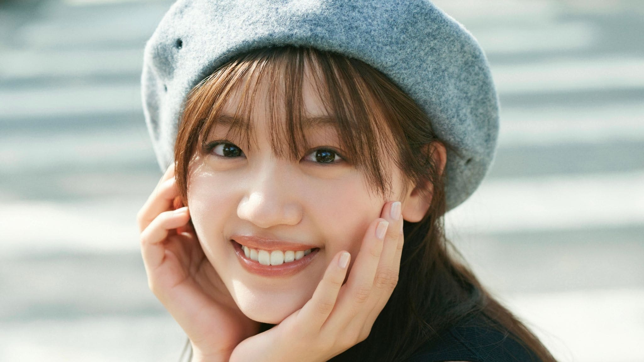 新カット解禁】日向坂46・佐々木美玲 みーぱんスマイル満載の1st写真集