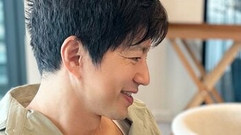 大流行中の“大沢たかお祭り”に反応？！大沢たかお タブレット片手に意味深な笑顔にファン歓喜「本家に届いてる」「最優秀賞をお聞かせください！！」