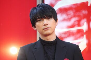 吉沢亮 190万円の高級時計にスーツ姿で登場「シックな感じに合わせています」