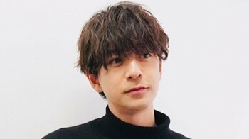 三浦翔平 波乗りサーフィンショットを披露！ “海を制する”姿に「はぁぁぁぁかっこよ♡」「やっぱり海が似合う」「素敵です」