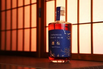 9年の熟成をした国産ダークラム「JAPANESE CRAFT RUM 凛桜 -rinou-」の抽選販売を開始