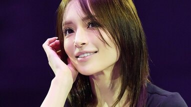 誰かわからんかった」浜崎あゆみ 全身隠した“完全装備”姿に反響