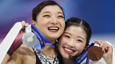 ミラノ・コルティナ五輪　銀メダル　坂本花織 直筆サイン入り　シルクスクリーン ミラノ・コルティナ五輪 銀メダル 坂本花織 直筆サイン入り シルク