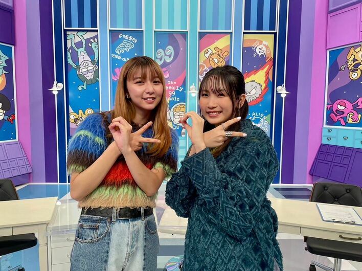 上白石萌歌&幾田りら 笑顔の2ショット公開!『パリピ孔明』