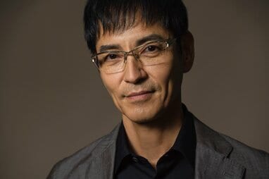 【送料無料】沢村一樹さん掲載ページ（約A3サイズ） 目の錯覚！？身長184センチの沢村一樹、スポーツ選手との3ショット