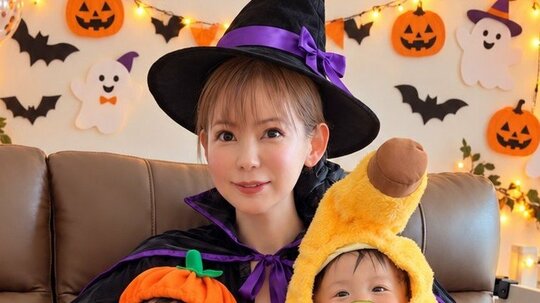 中川翔子 1歳双子との“ハロウィン仮装”を公開！カボチャ&バナナ姿がキュートすぎる兄弟に「おっきくなったね」「めっちゃ可愛い！」