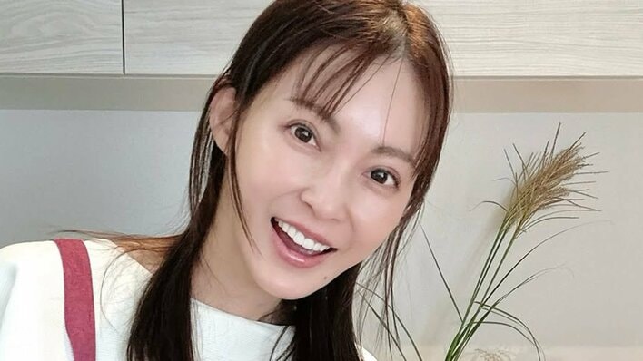 「すっかりお姉さん」2児の母・押切もえ 4歳長女とお月見団子作りで親子2ショット！エプロン姿のママにピッタリくっつく娘に「おっきくなってる！」