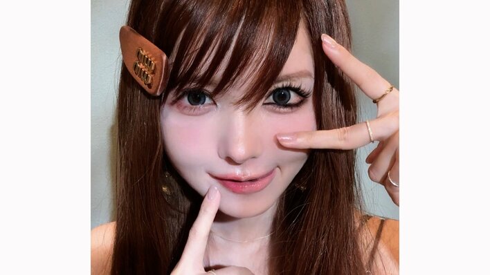 「脳みそバグった」益若つばさ “令和と平成ギャル”の半顔メイクを披露し反響！イメチェンのポイントも紹介「一瞬にして当時が蘇った」「これはすごい！」