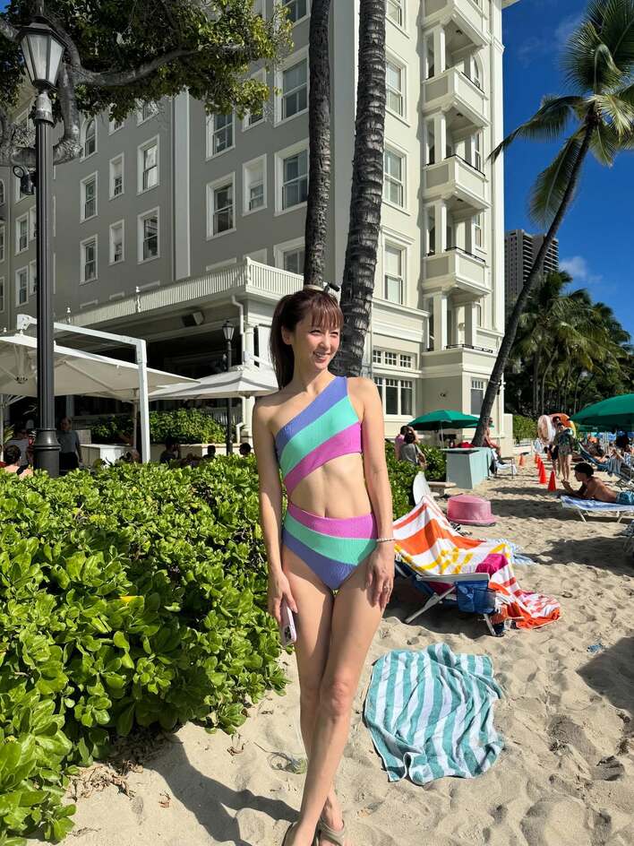 Dream Ami “ママには見えない”スタイル抜群の水着姿が話題！美脚や腹筋