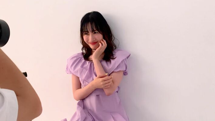 岸本理沙　フジテレビアナウンサーカレンダー2024 切り抜き1枚　A3サイズ 岸本理沙アナが花束を抱えてふんわり笑顔！「25年間で1番長い1年だった