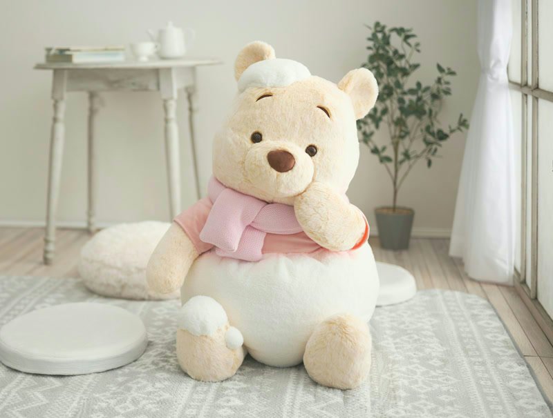 【希少】可愛すぎる♡ディズニーストア限定♡プーさん 特大ぬいぐるみ　pooh 雪で真っ白になったプーさんがかわいすぎる！手袋やぬいぐるみなど