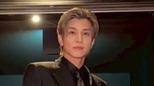 「渋谷にいたの！？」岩田剛典 夜の渋谷での“青春”ショット公開！ピンクニット帽×サングラスでのアーティスティックな姿に「遭遇したい」「イケイケで最高」