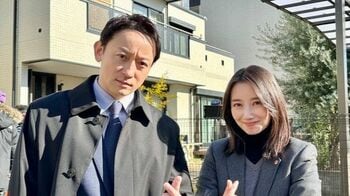 【個性？】波瑠＆山本耕史が対照的な表情で指ハート！ドラマ『アイシー』の“柊班”オフショット続々公開にSNS歓喜「特大ファンサ」