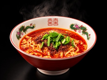 ミシュランシェフ・西村貴仁氏と「神戸牛焼肉 當麻」がタッグ！ フレンチの技法を纏う新境地の「特製台湾ラーメン」を9月28日よりランチ限定リリース