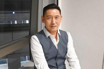 クラシックギターで世界を魅了するデニス・ソンホ「音楽を通して愛と希望を届けたい」