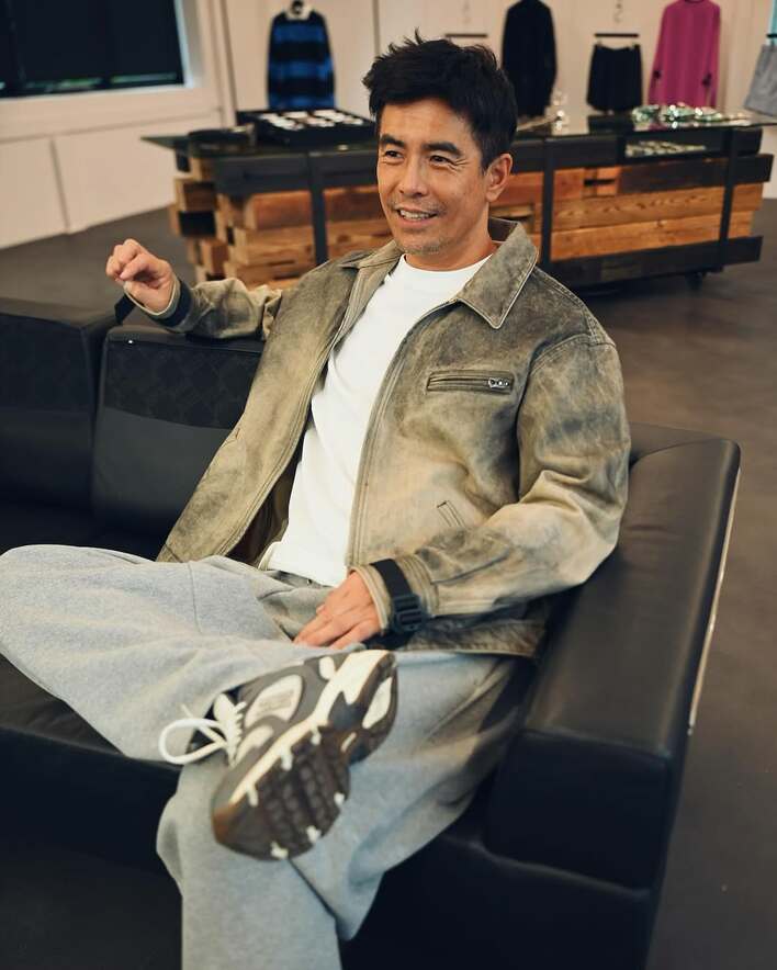 【画像18枚】伊藤英明の指が11本になっちゃう おちゃめマジックを見る！