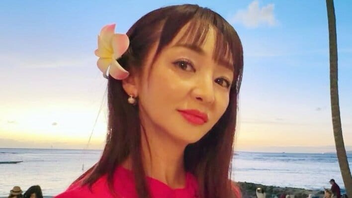 神田うの 14歳娘＆夫とハワイの夕焼けの海をバックにパシャリ！クリスマスディナー満喫や夫婦で“アロハポーズ”する様子を披露