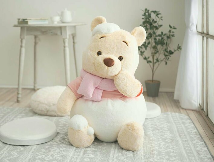 雪で真っ白になったプーさんがかわいすぎる！手袋やぬいぐるみなど