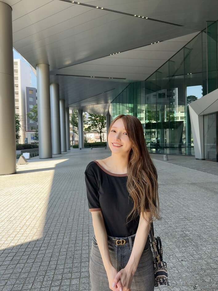 後藤真希 斬新デザインの私服で大胆に“美背中”を披露！色っぽい片寄せ