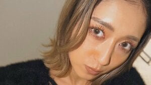 「見事な腹筋」みちょぱ 抜群のスタイルで美腹筋を披露！超スリムな腹出しもこれがラスト！?「今年の冬は…」と年齢感じる