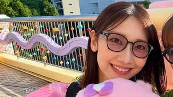 柏木由紀 念願の“サンリオデート”を報告！宮澤佐江と顔を寄せ合うラブラブな姿に「尊い！」「写真沢山で幸せ」などファンほっこり