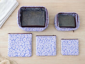 【フライングタイガー】夏旅を軽やかに！ごちゃつく荷物問題をさわやかに解決するフラワーモチーフの『トラベルグッズ』新登場