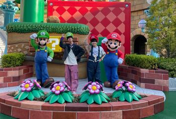 USJマニアの高橋恭平＆長尾謙杜が100倍楽しむための「なにわうんちく」を公開！