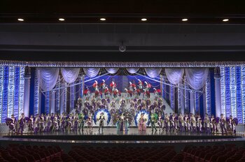 【宝塚歌劇へご招待】ストレッチパンツ専門店「ビースリー」、抽選で合計200名様に宙組・月組公演チケットをプレゼント！