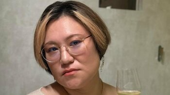 「30年以上の時を経て…」バービー＆娘のミラクルショット！まさかのおそろコーデに「こんな偶然素敵すぎます」「懐かしすぎ〜！私も着てた」