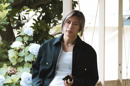 「GACKTさんの存在感があってこそ」『ブラックトリック』Pが明かす浦真鷲の“毒を以て毒を制す”ダークヒーロー像