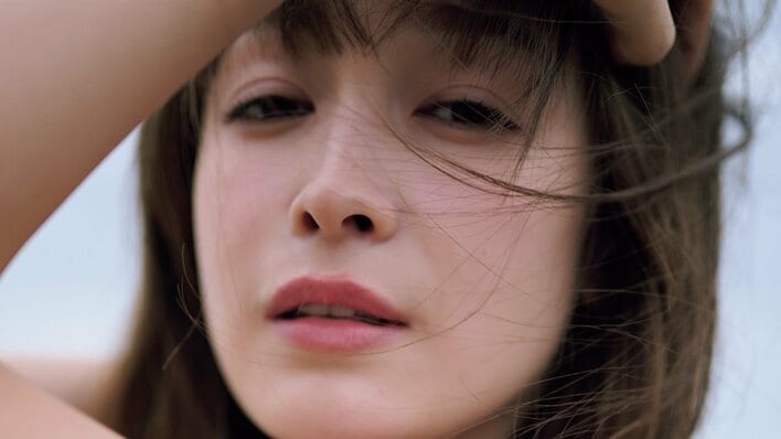 「これ大丈夫!?」藤井サチ 過去最大級の露出に挑んだスタイルブック珠玉カット解禁 20代ラストに魅せる“攻め”のグラビアと等身大の素顔