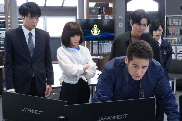 碇(佐藤隆太)を救う方法を探る礼子(山下美月)一方、藤沢(中尾明慶)はシージャックに巻き込まれ犯人と決死の対峙<『新東京水上警察』第4話完全版>