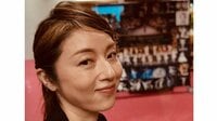 高岡早紀 イメチェンで黒髪の新ヘアスタイル公開！上品な雰囲気漂うおしゃれショットに「秋らしい感じでイイ」