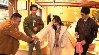 幻の牛肉「比婆牛」を使ったカレーパン、外国人が殺到する奥地の民宿…中条あやみ＆戸塚純貴が宮島の不思議に感動！